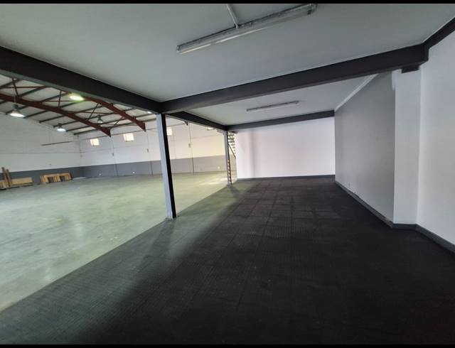 1,111M² WAREHOUSE TO LET IN PAARDEN EILAND